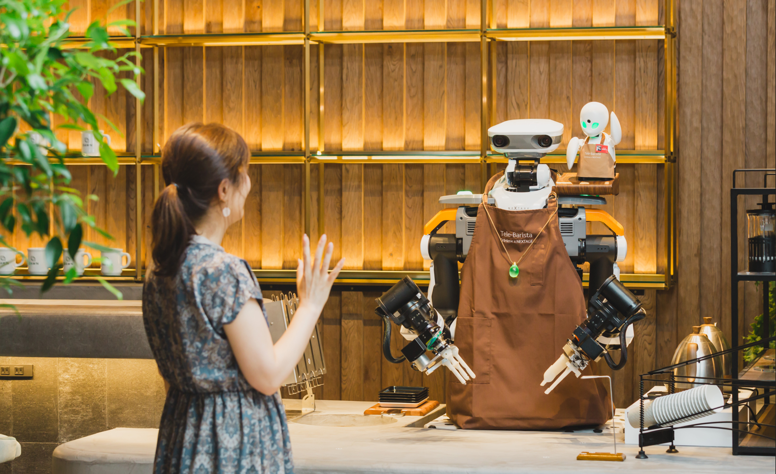 機械人咖啡師「OriHime-Nextage」（相片來源：Avatar Robot Cafe DAWN）
