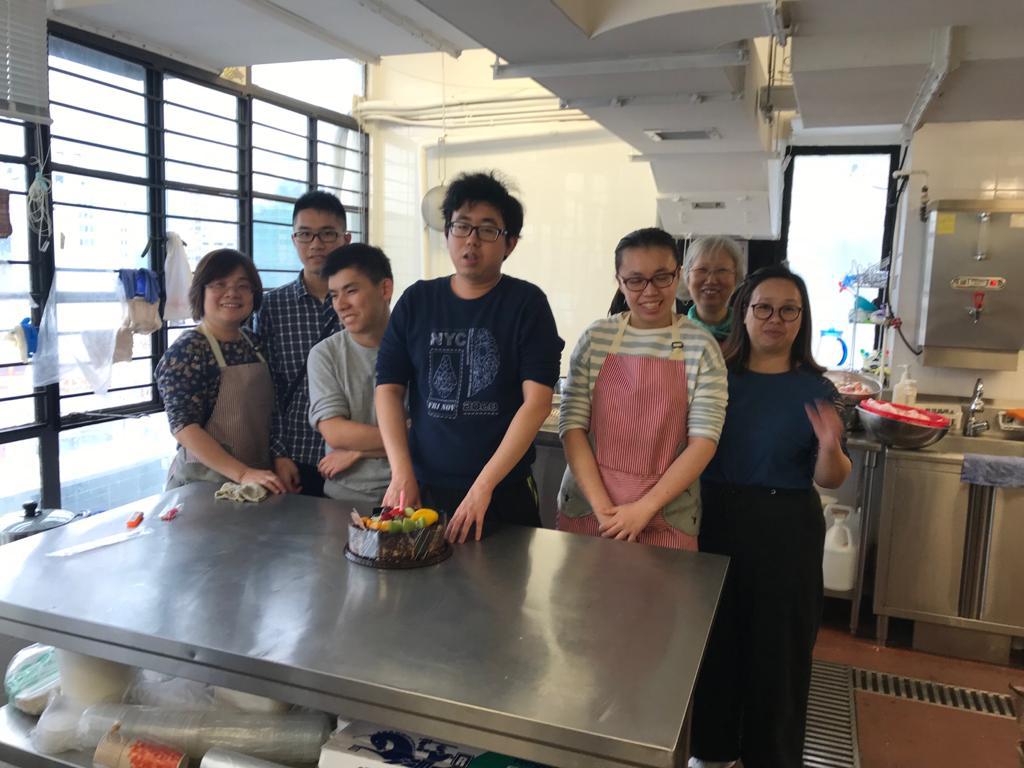 【星兒的工作學堂】為自閉症兒子開設社企賣餅