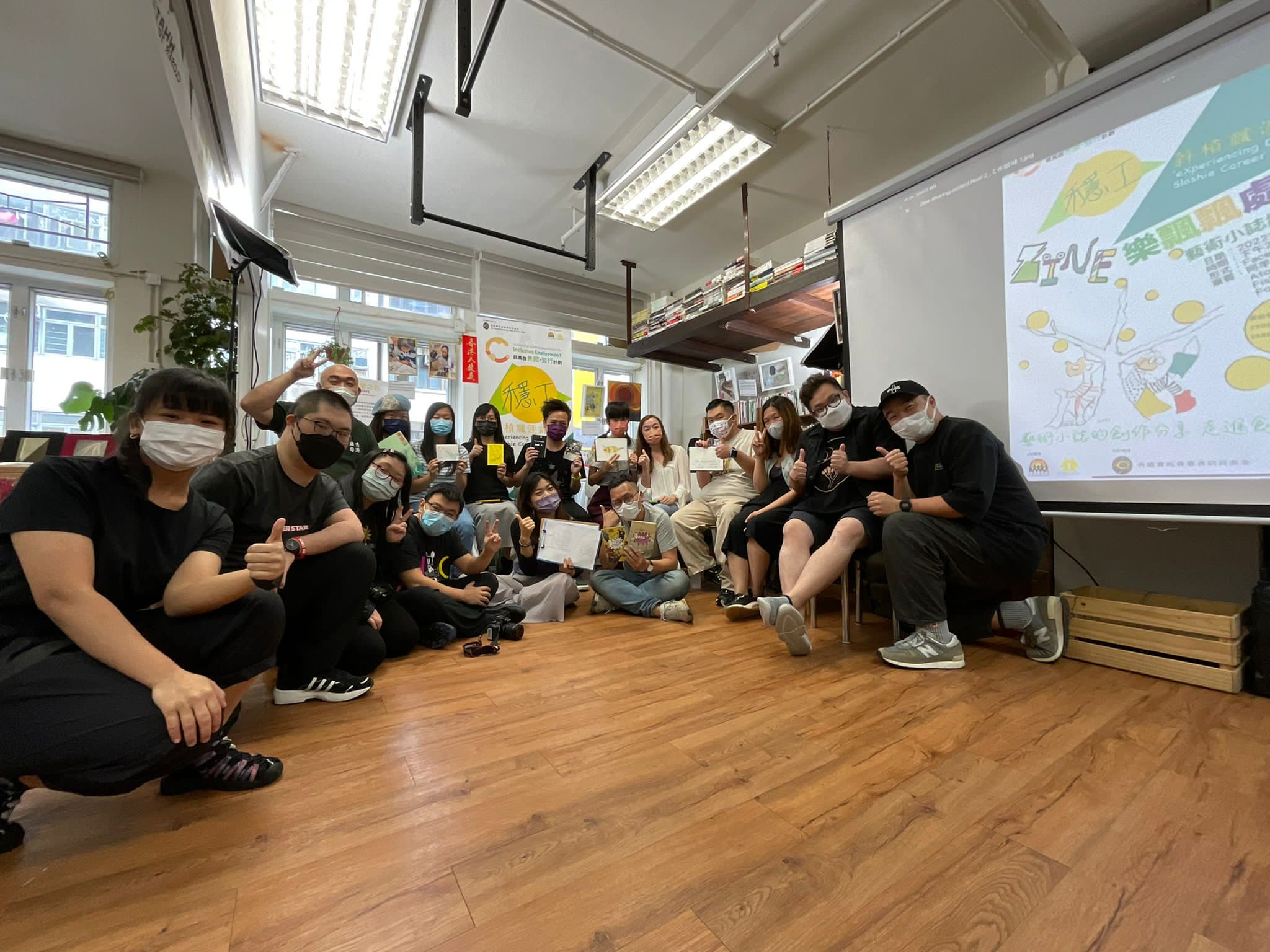 整個網上直播活動超過20位工作人員參與，由臺前分享嘉賓、到攝影、場務、直播操作等，都有「穩工」斜槓職涯計劃的多元人才參與。